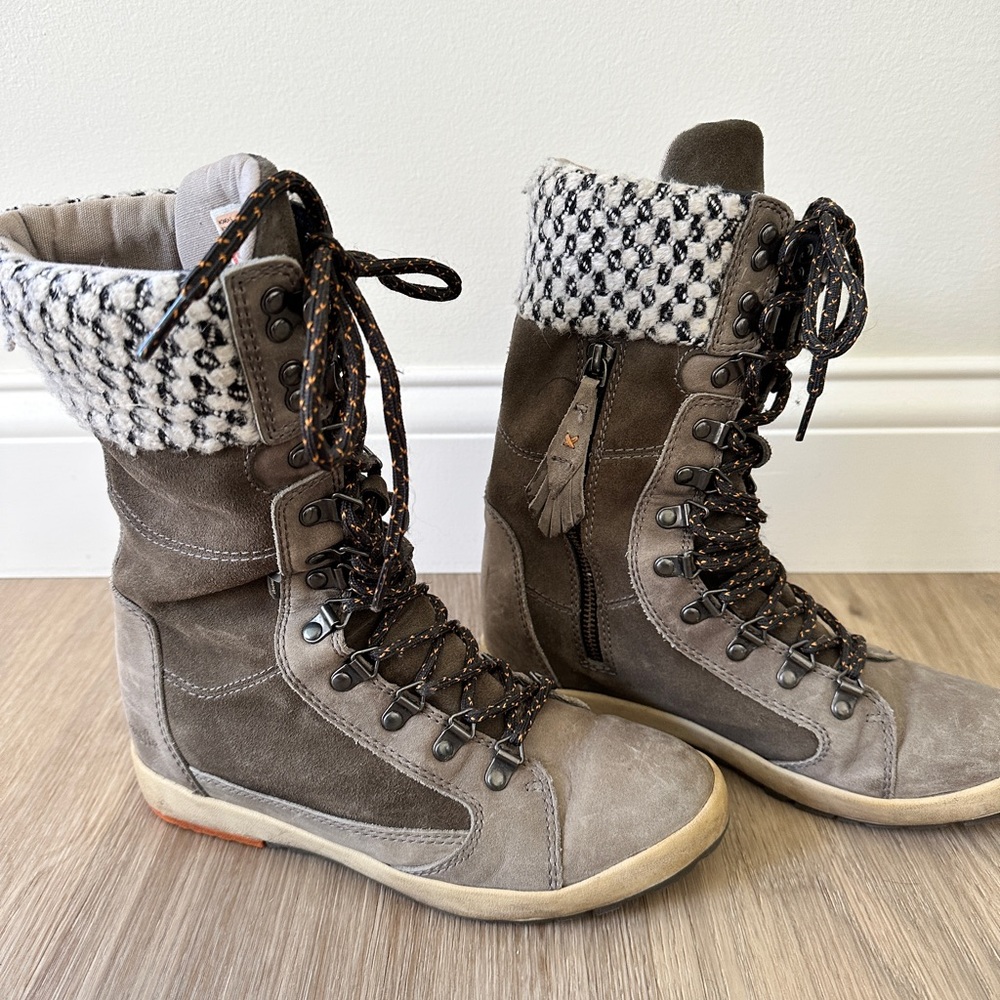 Lace up winter boots | gray leather | high rise boots | size 7